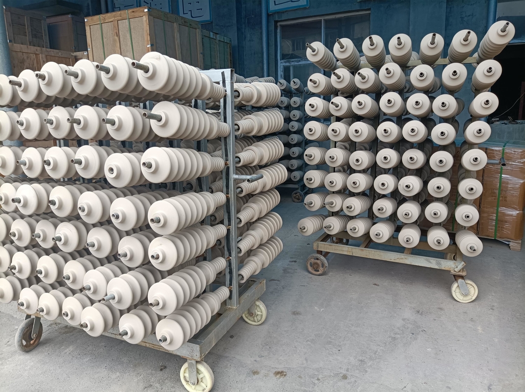 Tiêu chuẩn IEC Ống lót sứ biến áp 150kV Xung điện chịu được điện áp