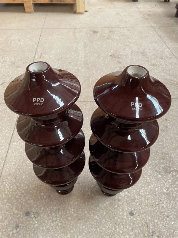Cách điện bằng sứ 20NF250 với bề mặt tráng men màu nâu sáng